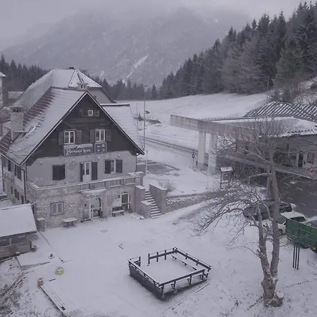Guest house Planinski Dom Hermanov Hram Log pod Mangartom