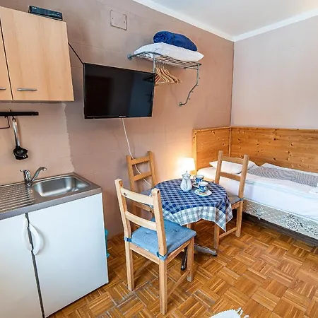 Guest house Planinski Dom Hermanov Hram 3*