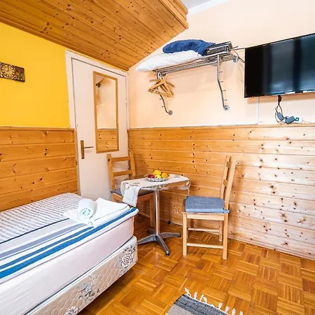 Guest house Planinski Dom Hermanov Hram 3*